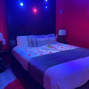 Hotel Logis Centrotel Et Bulles D'allier, Montmarault